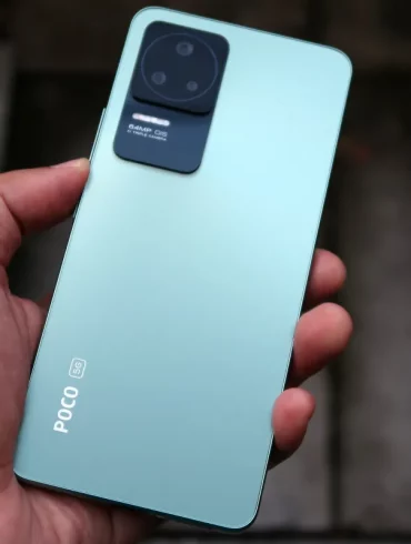 Review POCO F4 51 POCO F4