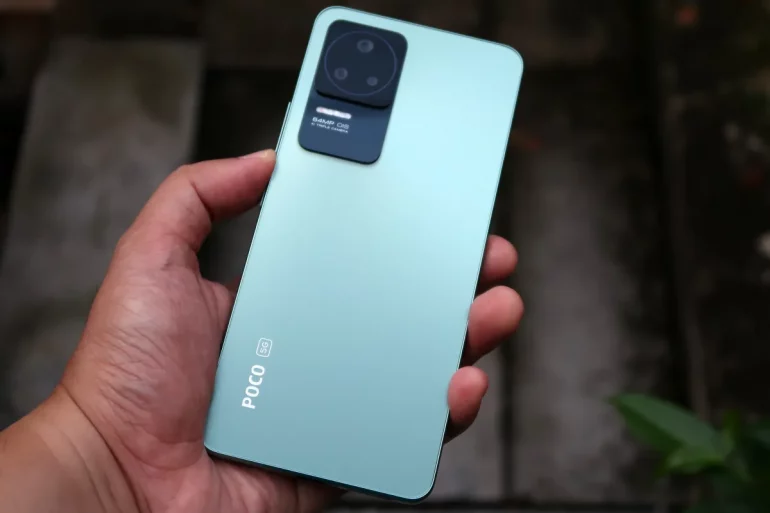 POCO F4
