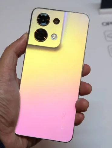 OPPO Reno8 5G Shimmer Gold 2