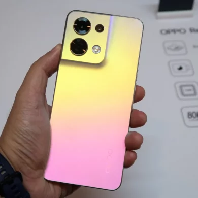 OPPO Reno8 5G Shimmer Gold 2