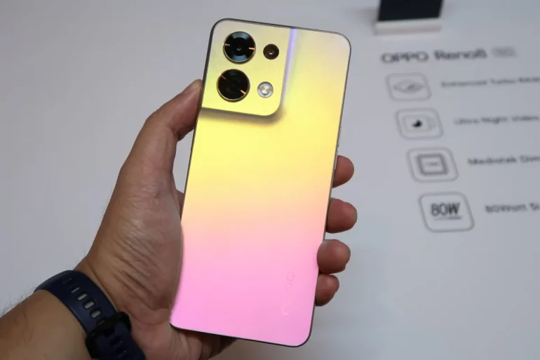 OPPO Reno8 5G Shimmer Gold 2 OPPO Reno8 5G Shimmer Gold 2