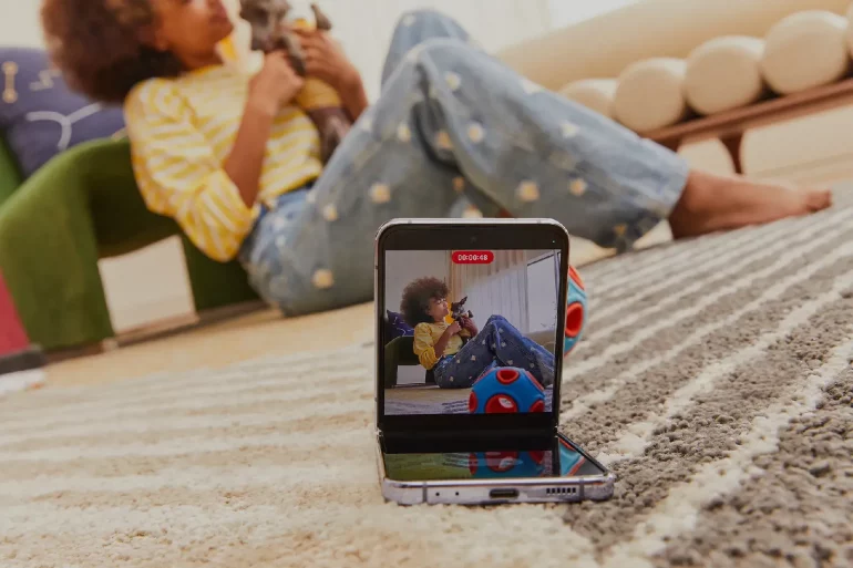 Samsung galaxy z flip4 vlogging
