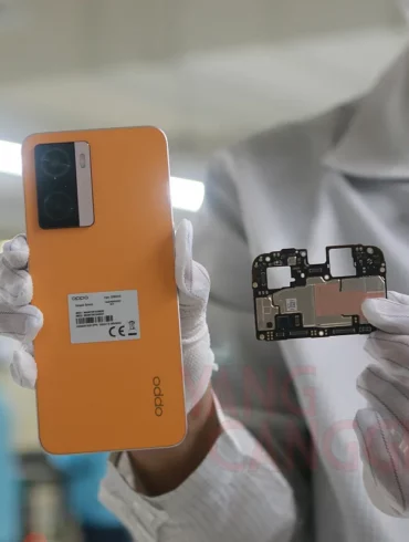 Proses produksi OPPO A77s di Pabrik baru OPPO 3 OPPO A77s