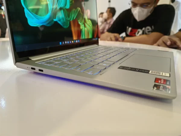 Lenovo YOGA Slim 7 Pro