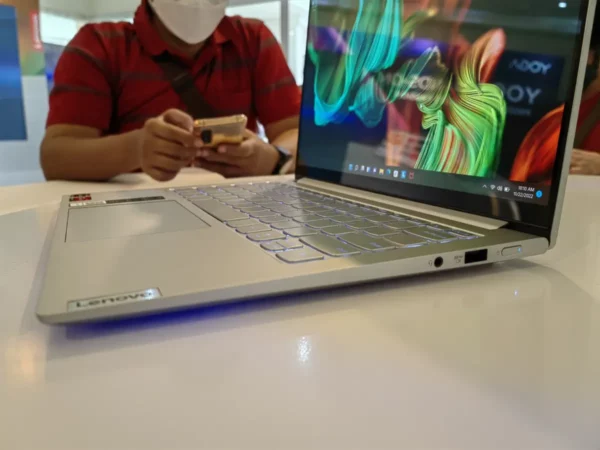 Lenovo YOGA Slim 7 Pro
