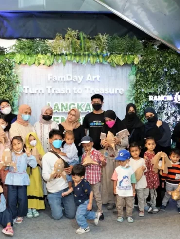 Blibli Sukses Gelar Eksibisi Langkah Membumi 27 Kegiatan edutaiment pentingnya mendaur ulang sampah bersama keluarga sebagai bagian dari Eksibisi Langkah Membumi