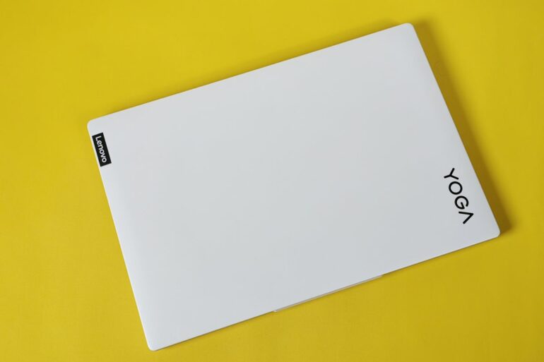 Lenovo YOGA Slim 7i Carbon 13IAP7-