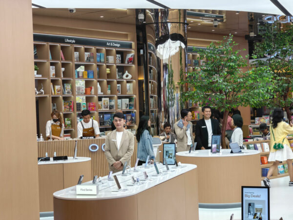 OPPO Experience Store Jakarta Garden City 3