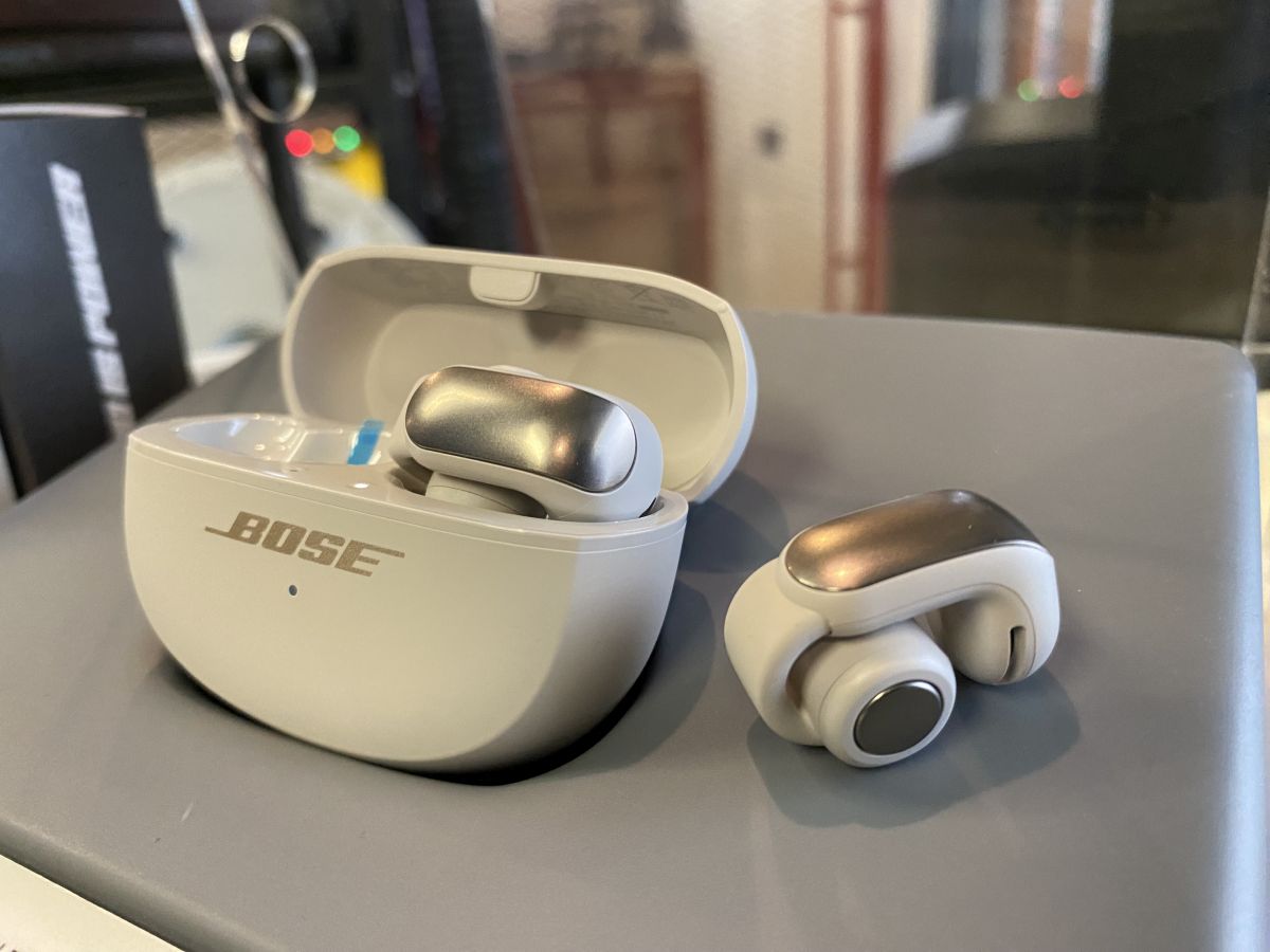 Bose Ultra Open Earbuds 1