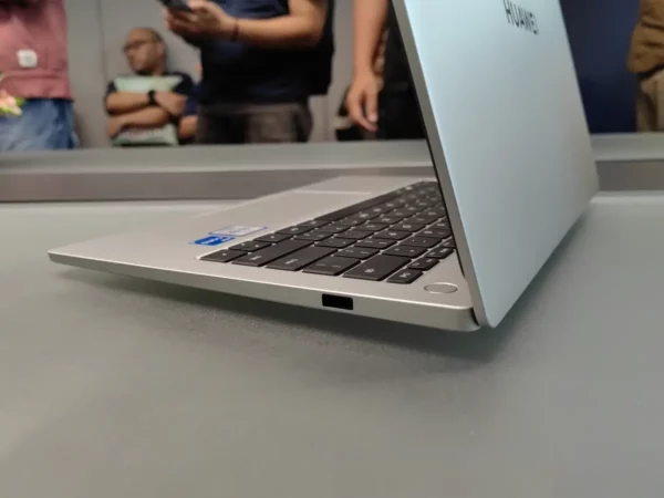 Huawei MateBook D14 2024: Laptop Produktivitas Ringkas dengan Prosesor Intel H-Series 27 Huawei MateBook D14 2024