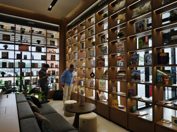 OPPO Experience Store AEON Mall Deltamas Hadirkan Solusi Belanja Smartphone dan Tempat <em>Hangout</em> 27 OPPO Experience Store AEON Mall Deltamas 6