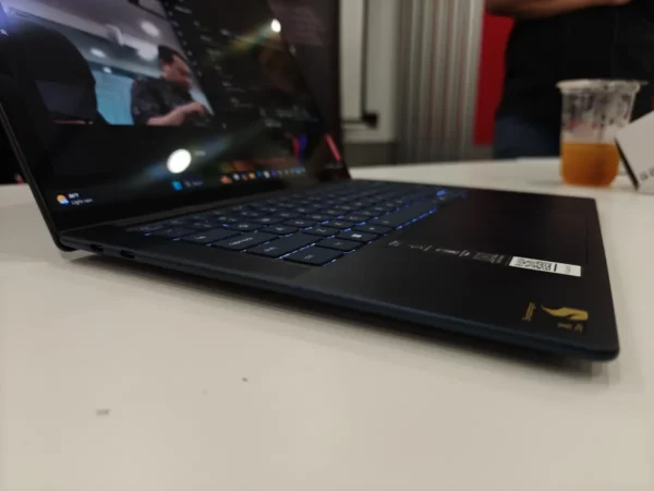 Lenovo YOGA Slim 7x 2