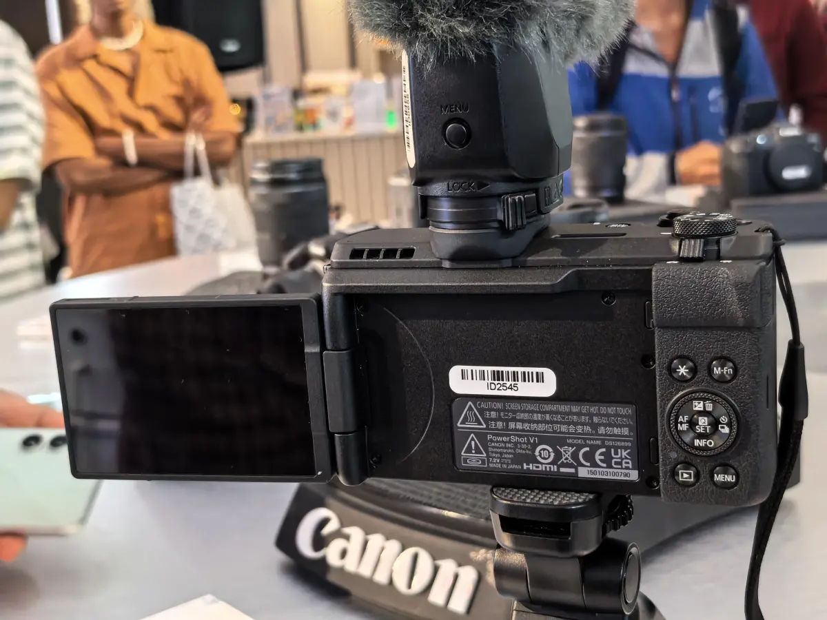 PT Datascrip Resmikan Kehadiran Canon EOS R50V dan PowerShot V1 untuk Para Konten Kreator di Indonesia 28 CANON POWERSHOT v10 2a