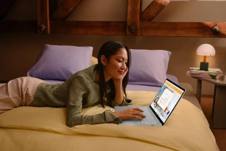 ASUS Vivobook S14 S3407QA bed