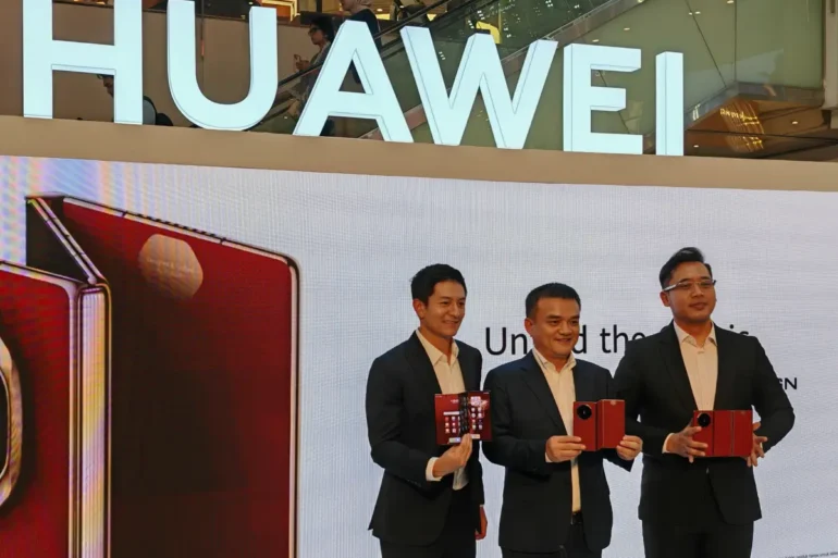 Huawei Mate XT ULTIMATE DESIGN 2 Huawei Mate XT ULTIMATE DESIGN