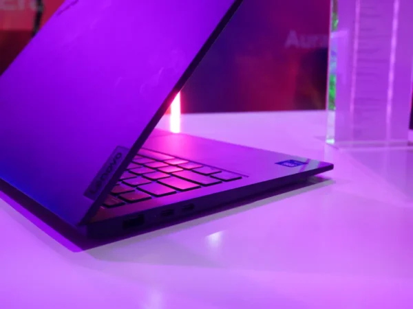 Lenovo ThinkPad X1 Carbon Gen 13 Aura Edition 2