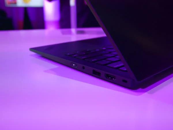 Lenovo ThinkPad X1 Carbon Gen 13 Aura Edition 3