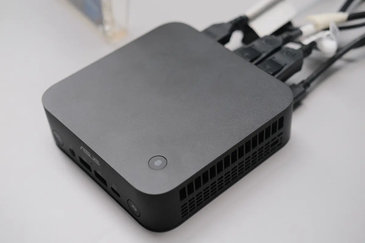 ASUS ExpertCenter PN54, Mini PC Copilot+ Kelas Bisnis dengan Ryzen AI 300 Series 27 ASUS ExpertCenter PN54