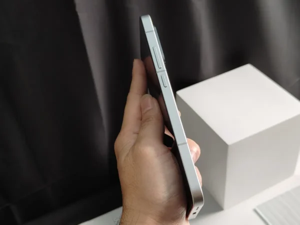 Siap Hadir di Indonesia, POCO F7 Tampil Fearless dengan Edisi Cyber Silver 28 POCO F7 4