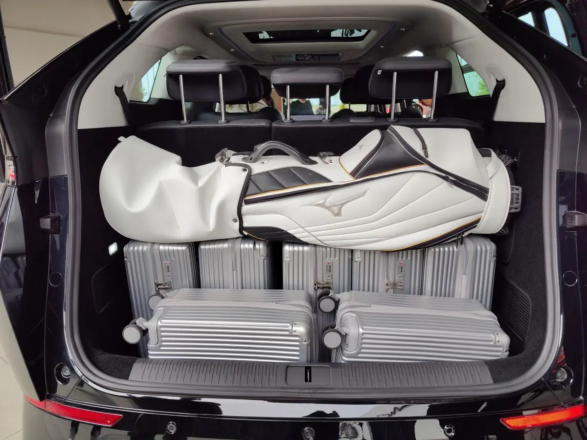 XPENG G6 dan X9, Duo Mobil Elektrik Premium yang Pintar dan Kaya Fitur 32 XPENG X9 4