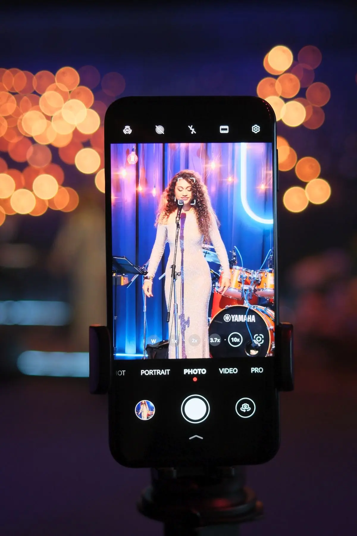 Huawei Pura 80 Pro in concert