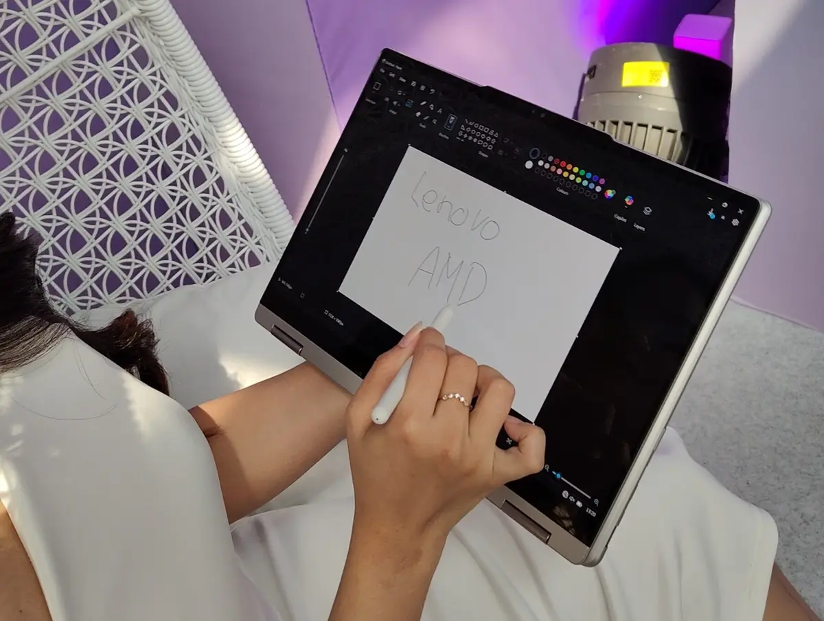 Lenovo YOGA 7 2 in 1 AMD Ryzen AI 300 Series