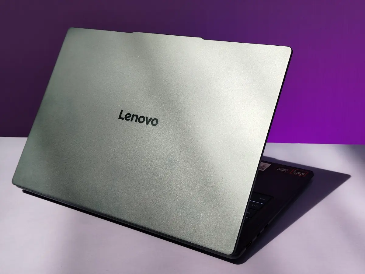 Lenovo YOGA Slim 7 AMD Ryzen AI 300 Series 1