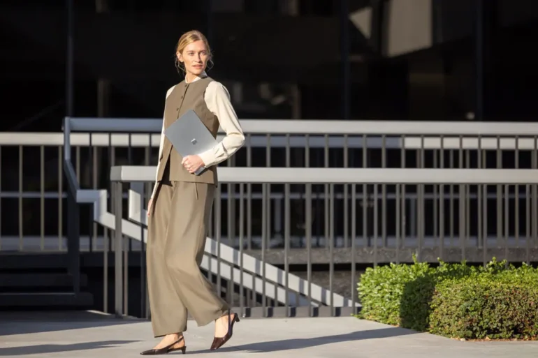 Microsoft Surface Laptop 5G for Business 4