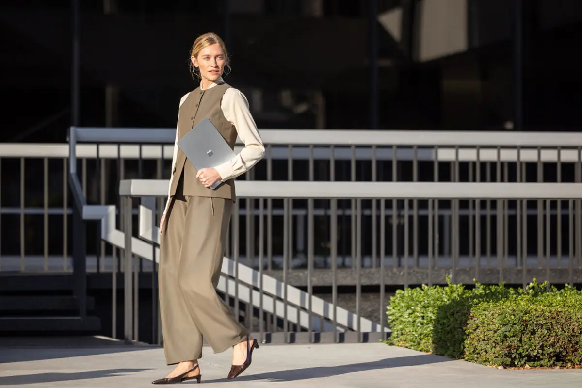 Microsoft Surface Laptop 5G for Business: Laptop Bisnis dengan 5G dan Intel Core Ultra Seri 2 20 Microsoft Surface Laptop 5G for Business 4