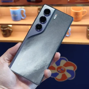 Review TECNO CAMON 40 1