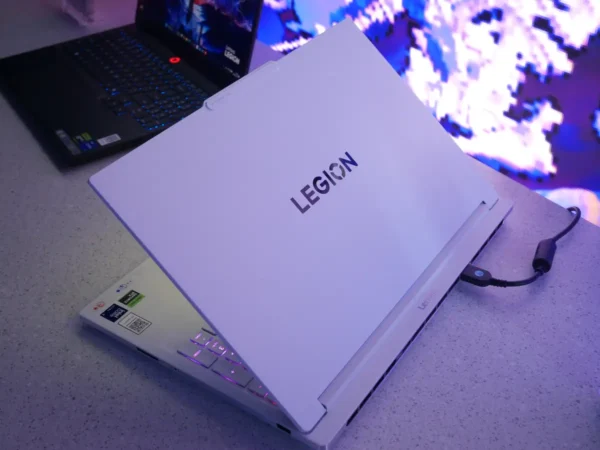 Rangkaian Ekosistem Lenovo Legion Gen 10 Series Resmi Dijual di Indonesia, Harga Mulai 4 Jutaan Rupiah 27 Lenovo Legion 7i gen 10 2