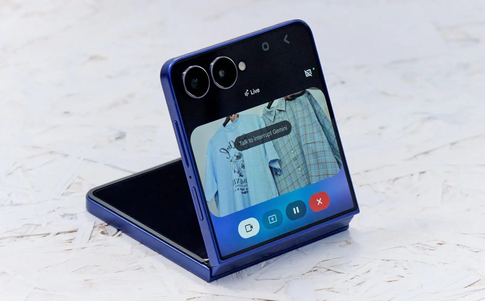 Samsung Galaxy Z Flip7 Flex Window