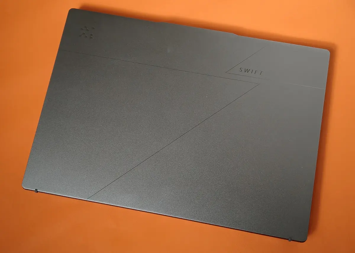 Acer Swift Go 14 AI OLED SFG14 8