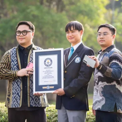 GUINNESS WORLD RECORDS™ Infinix HOT 60 Pro Smartphone Layar 3D Curved Tertipis di Dunia GUINNESS WORLD RECORDS™ Infinix HOT 60 Pro Smartphone Layar 3D Curved Tertipis di Dunia