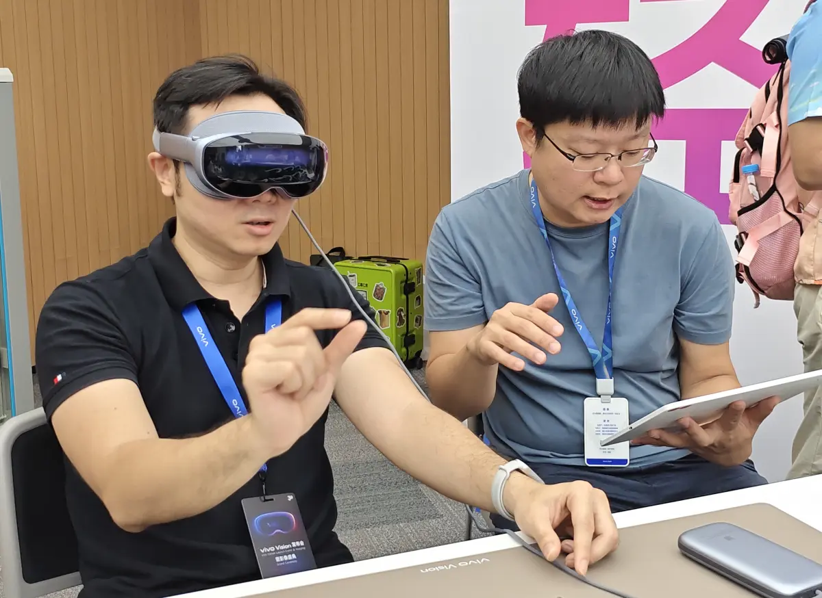 Gadget Experience vivo Vision Discovery Edition 4