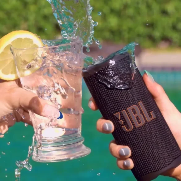 JBL Grip: Speaker Portabel Tahan Banting Seukuran Kaleng Soda 24 JBL Grip 2