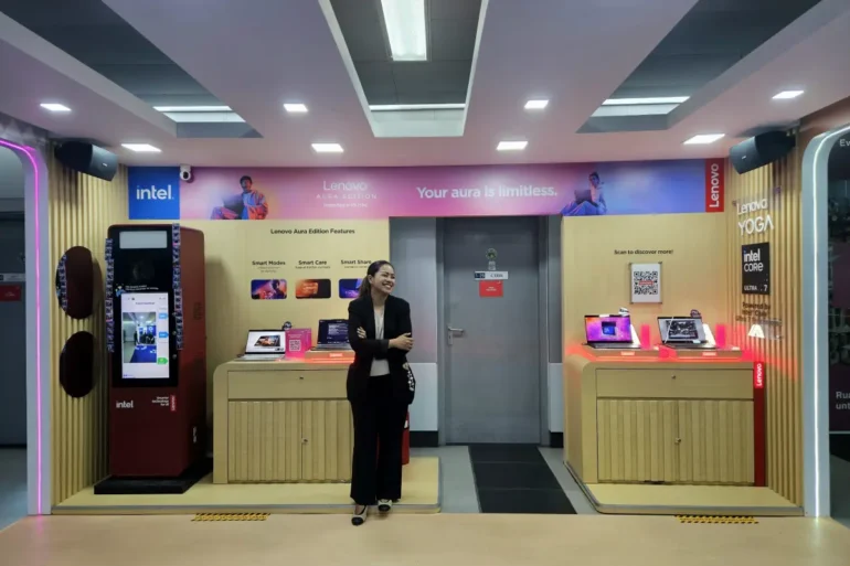 Lenovo Smarter Experience at MRT Station 3 Lenovo Smarter Experience at MRT Station