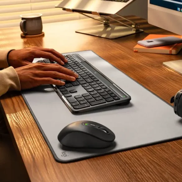 Logitech Signature Slim Solar+ K980, Keyboard Wireless Bertenaga Cahaya Surya 24 Signature Slim Solar K980 LIFE Graphite Universal 07