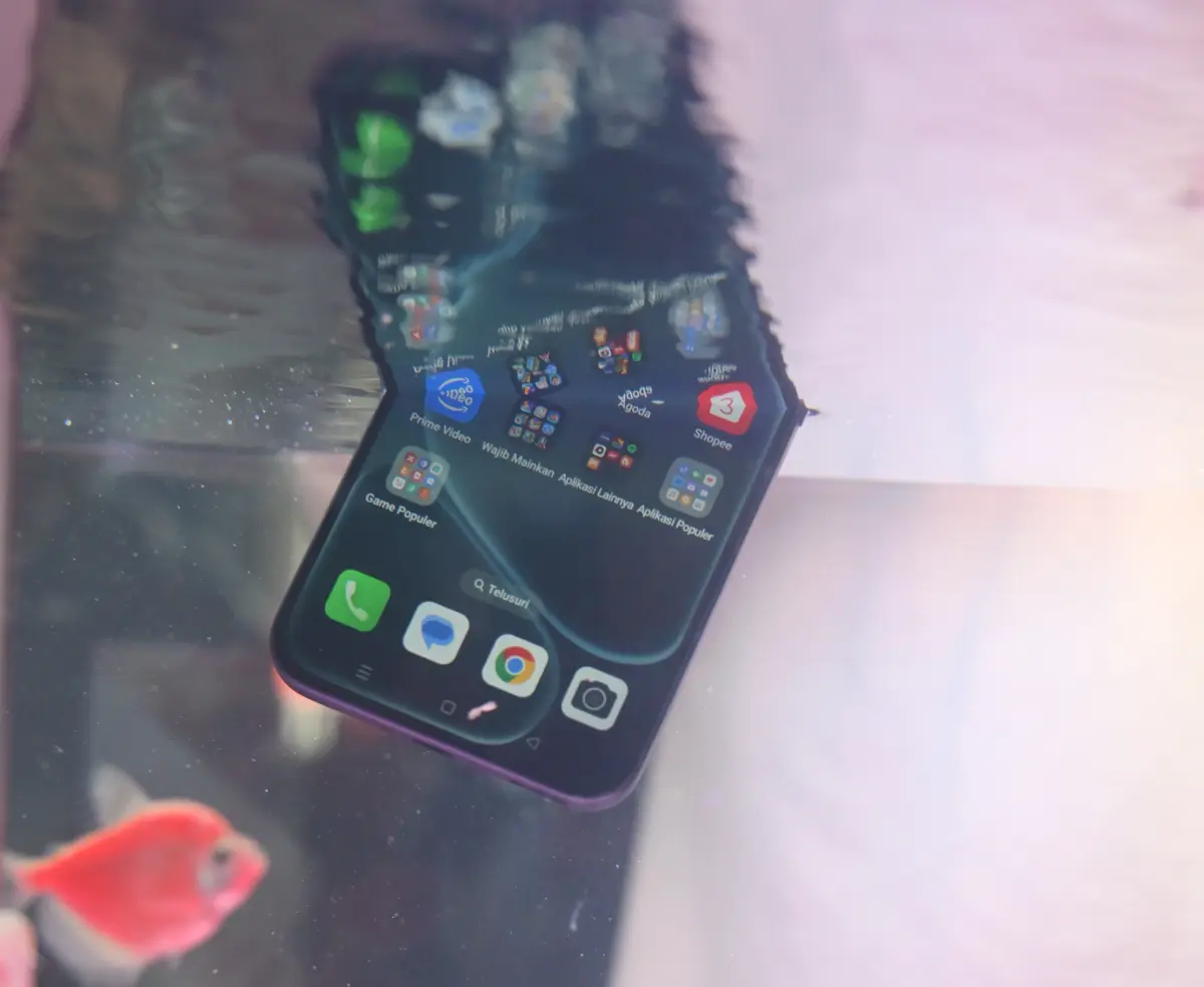 6 Kelebihan OPPO A6 Pro 5G, Hape Tangguh untuk Pengguna Aktif 27 oppo a6 pro bawah air