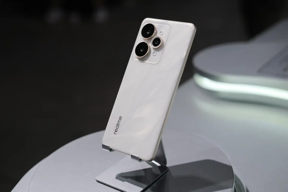 realme 15 Series 5G Hadir di Indonesia, Harga Mulai Rp4,99 Juta Rupiah 25 realme 15 Series 5G 5