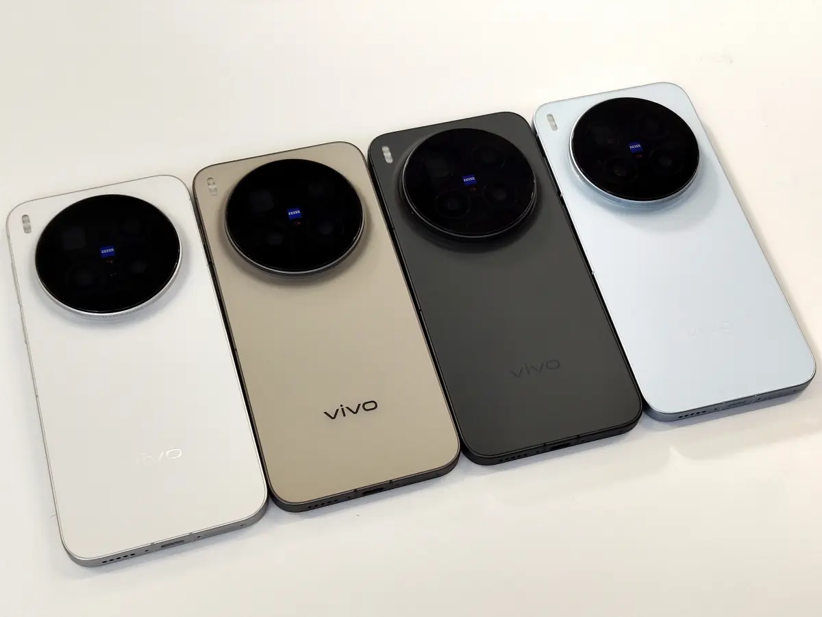 vivo X300 Series Resmi Diumumkan, Ditenagai Chipset MediaTek Dimensity 9500 dan Mendukung Ekosistem Apple 28 vivo X300 Pro Color 1