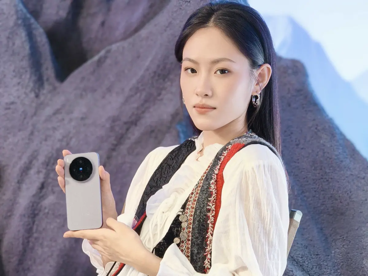 vivo X300 Series Resmi Diumumkan, Ditenagai Chipset MediaTek Dimensity 9500 dan Mendukung Ekosistem Apple 24 vivo X300 Series-1