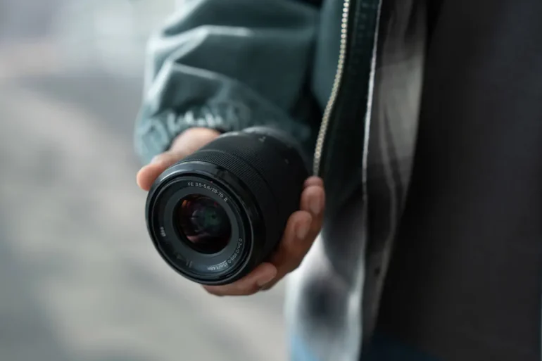 Sony FE 28-70mm F3.5-5.6 OSS II: Lensa Kit Zoom untuk Mirrorless Full Frame Sony dengan Autofocus Lebih Cepat 44 Sony FE 28-70mm F3.5-5.6 OSS II