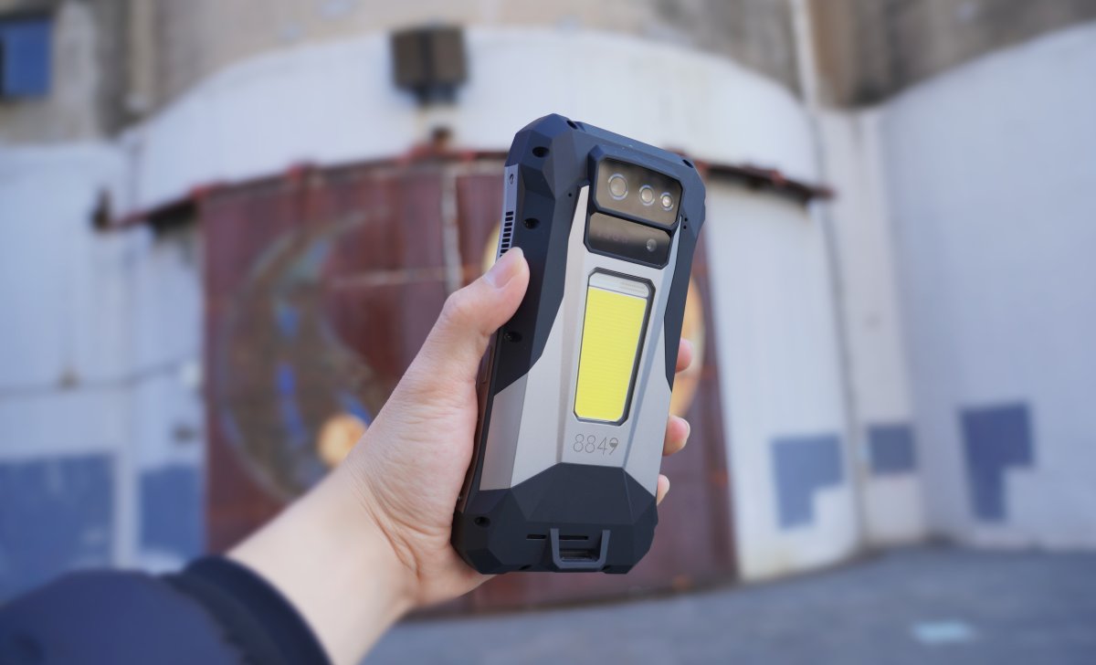 8849 Tank X: Smartphone Tangguh dengan Baterai 17,600 mAh dan Proyektor Full HD 24 8849 Tank X