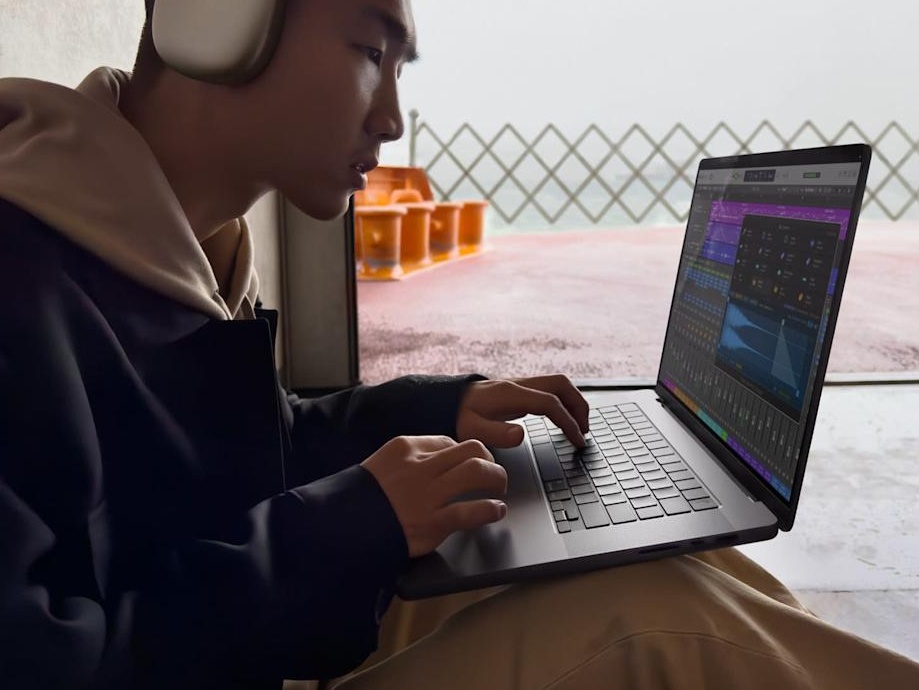 Apple Creator Studio 1