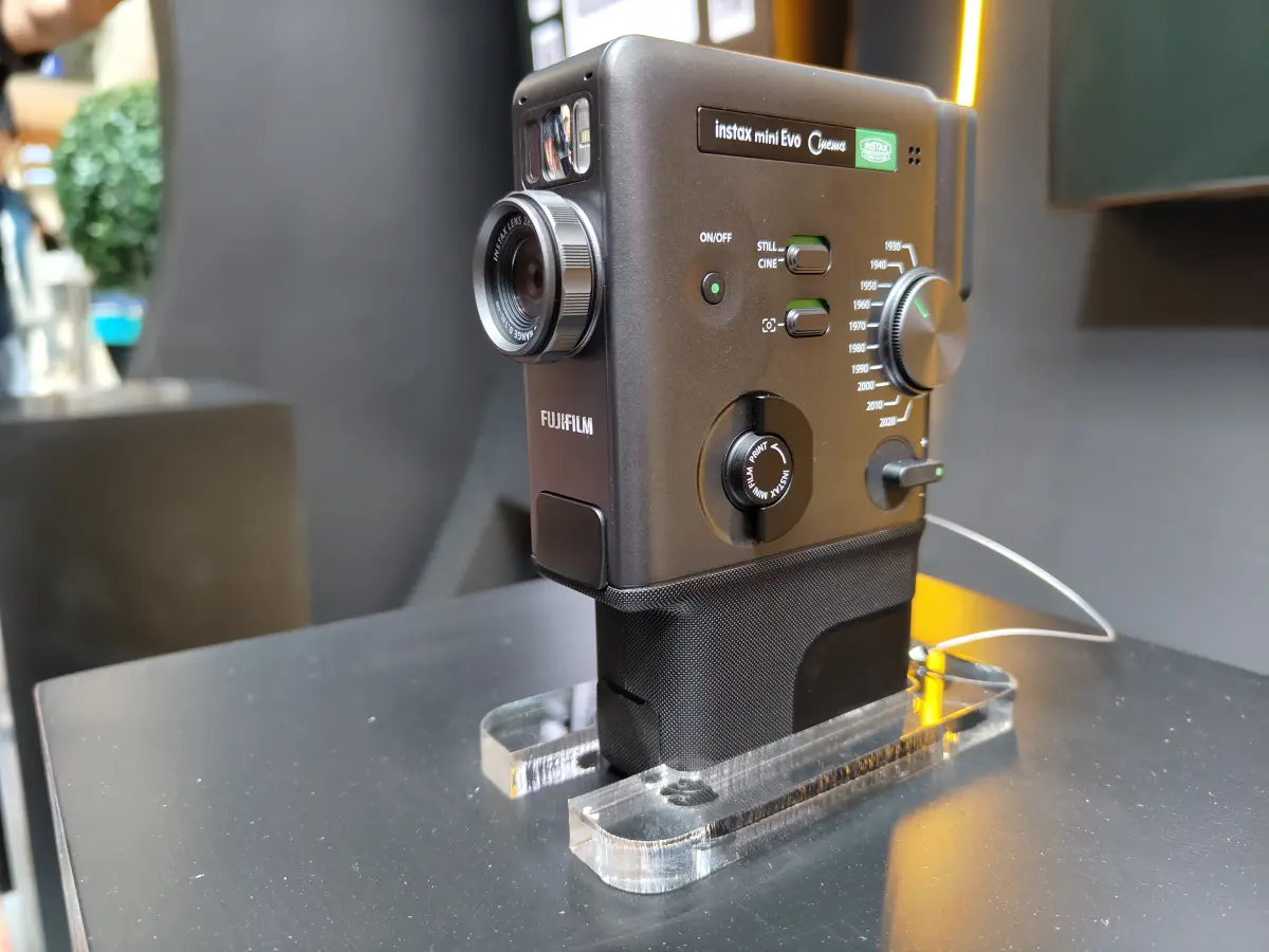 Fujifilm instax mini Evo Cinema dan instax mini Link 4