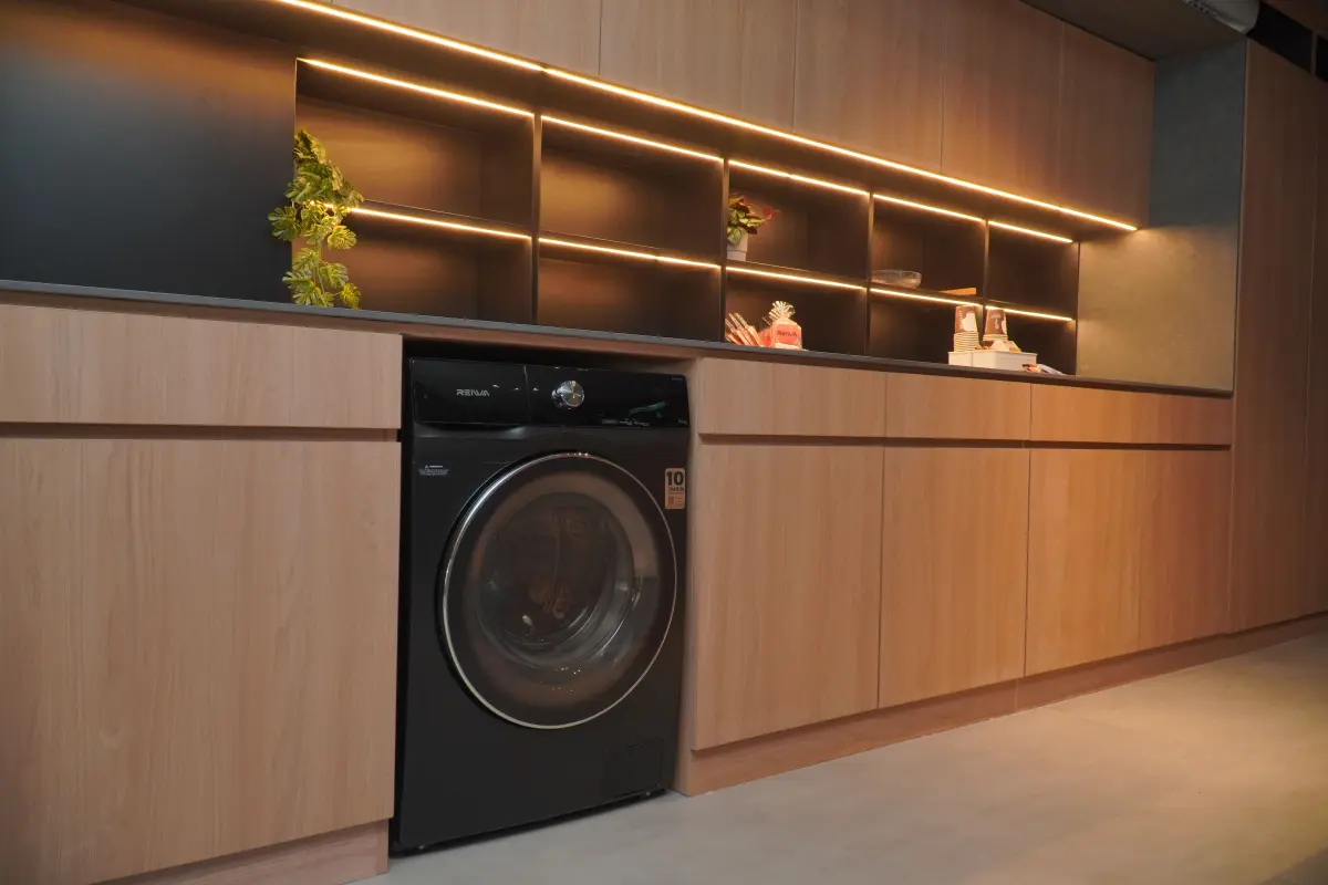 Desain Elegan REIWA Experience Center