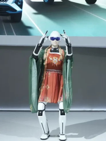 Chery Perkenalkan Strategi Global AiMOGA Robotics di IIMS 2026 28 Robot humanoid AiMOGA MOI memperlihatkan kemampuan menari atau dance di IIMS 2026