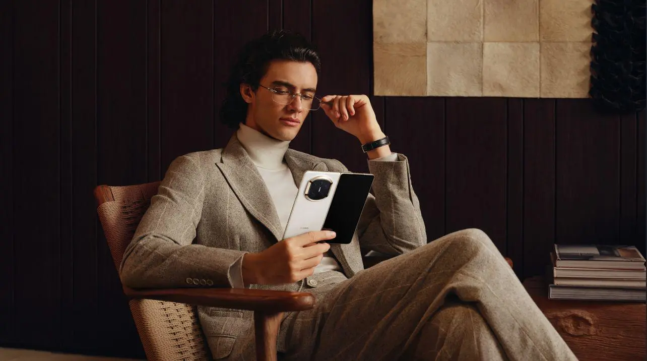 HUAWEI Mate X7 : Hape <em>Foldable</em> Tipis dan Tangguh dengan Kamera Premium 20 HUAWEI Mate X7