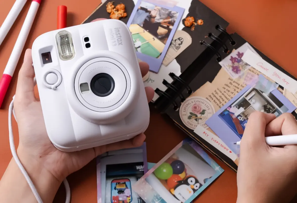 Fujifilm Instax Mini 13 dan Instax Wide 400 JET BLACK Resmi Dijual, Harga Mulai 1,299 Juta Rupiah 22 Fujifilm Instax Mini 13 1
